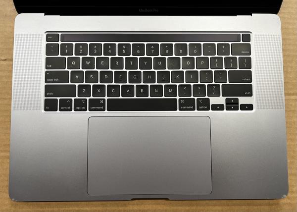 APPLE MacBook Pro 16" Touch Bar (2019) A2141 Space Gray; Core i7 / 2,6 GHz, 16GB RAM, 512GB SSD, LCD