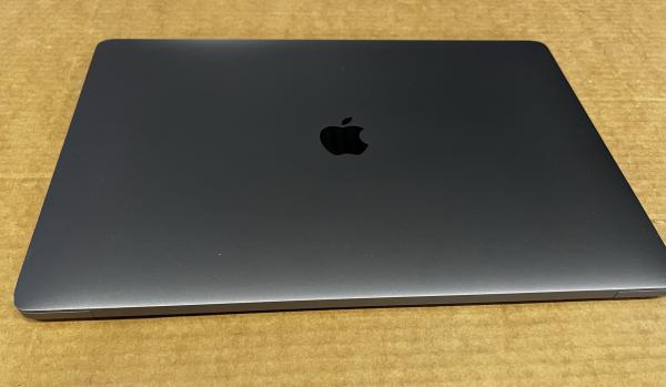 APPLE MacBook Pro 16" Touch Bar (2019) A2141 Space Gray; Core i7 / 2,6 GHz, 16GB RAM, 512GB SSD, LCD